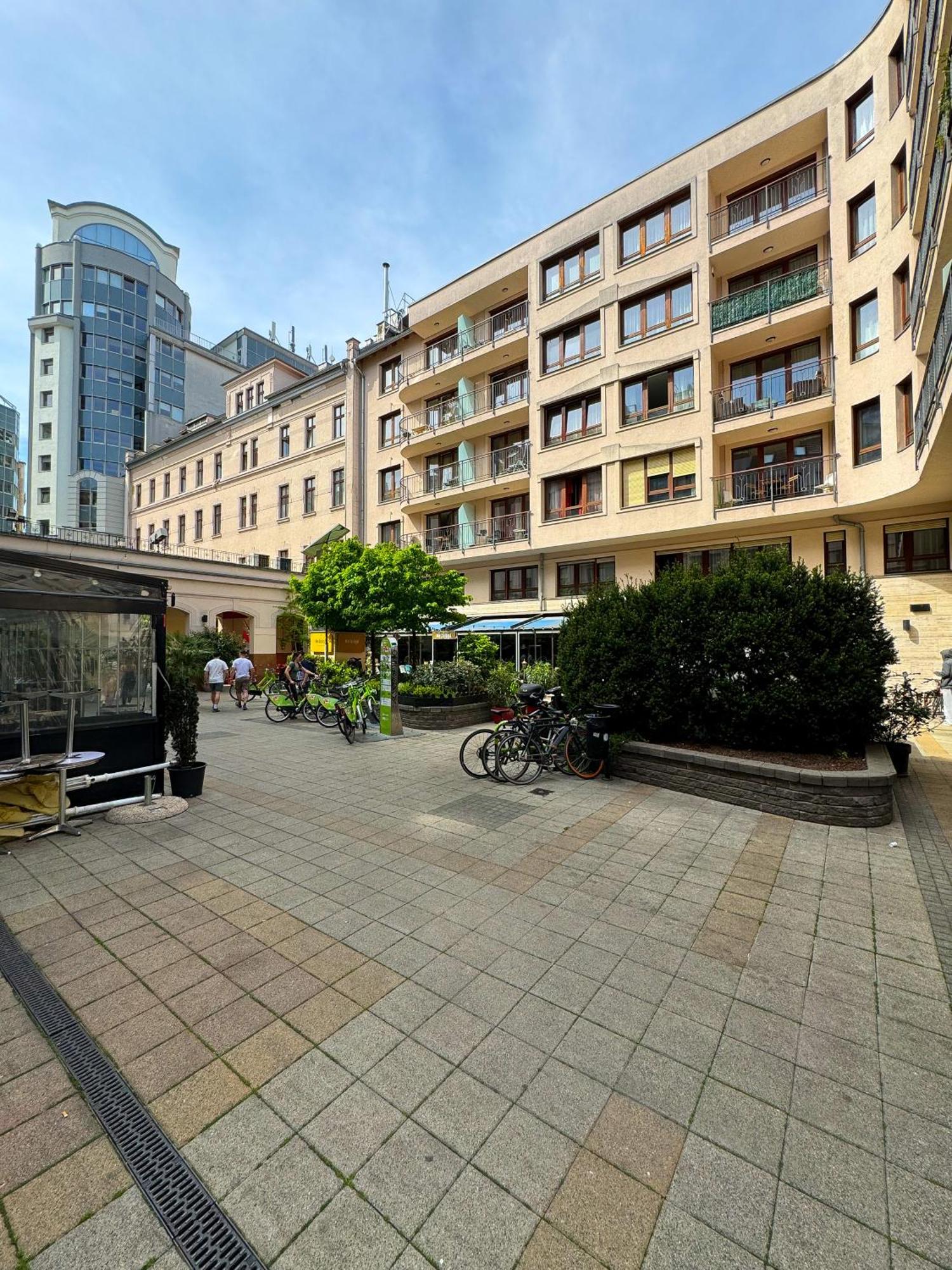 Novo Central Apartments Budapest Exteriör bild